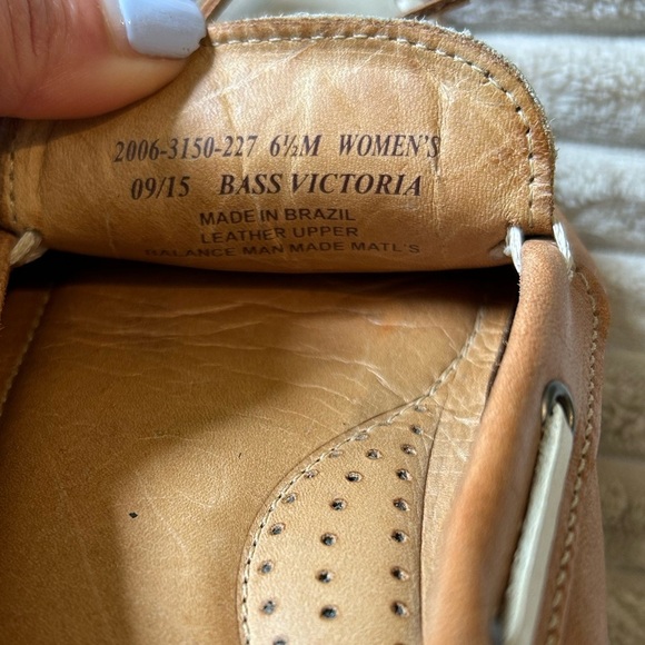 G. H. Bass Cream and Brown Moccasins with Decorative Bow sz 6.5 - Picture 6 of 8